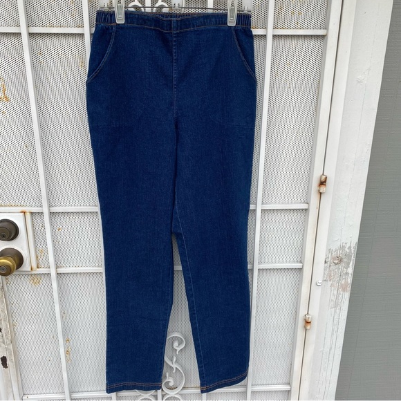 croft & barrow Denim - Croft & Barrow woman’s size medium average elastic waist stretch jeans